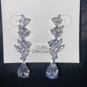 HERE TO ADD SPARKLE TO YOUR LOOK! WATCH VIDEOS FOR A MORE DETAILED VIEW OF ITEMS